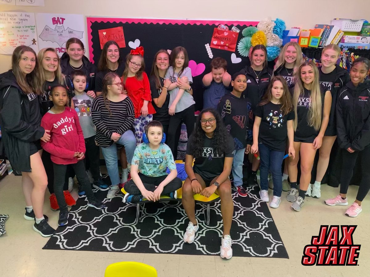 𝗧𝗵𝗮𝗻𝗸 𝗬𝗼𝘂! 🫶🏼

John S. Jones Elementary School for letting us come and play soccer with the most amazing group of students. 

Shout out to Kylie Wells for setting up this opportunity.

🔴⚪️⚫️ #JaxStateSoccer #Intensity #StayCocky