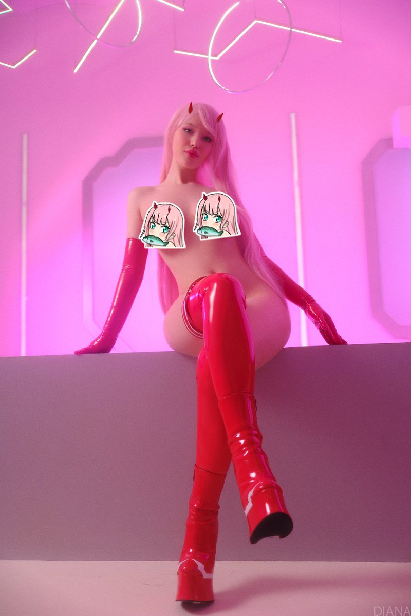 Lada_lyumosCOS's tweet photo. Ok, darling, let’s make a deal! 
250RTs and the stickers will be gone 😏

#zerotwo #zerotwocosplay https://t.co/jUUrPqoQjM