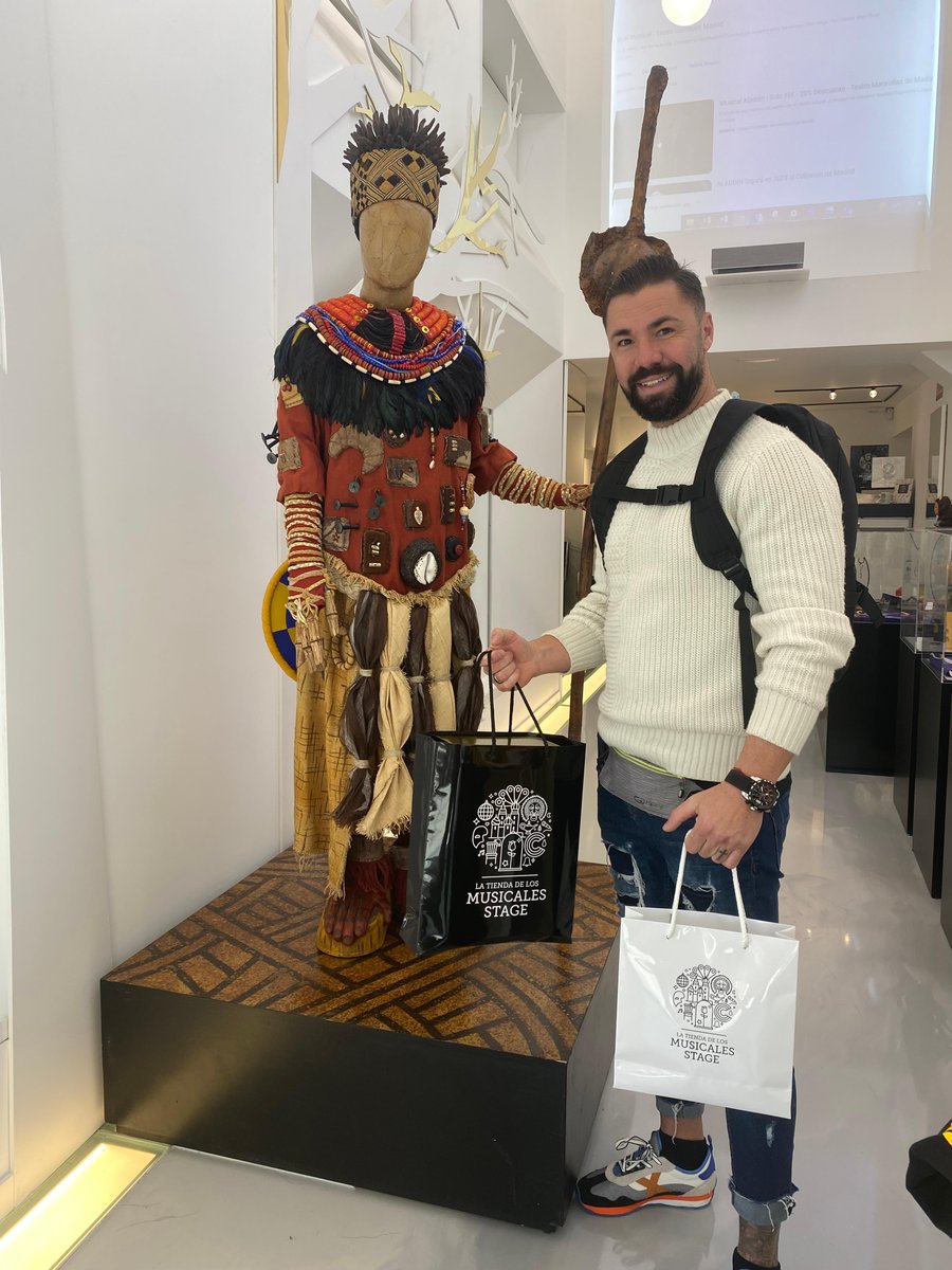 ✨ Desde Canarias, Manuel Umpierrez ha sido el primer cliente de La Tienda De Los Musicales. 💎 ¡Gracias! Empieza la aventura en Gran Vía 78, Madrid.