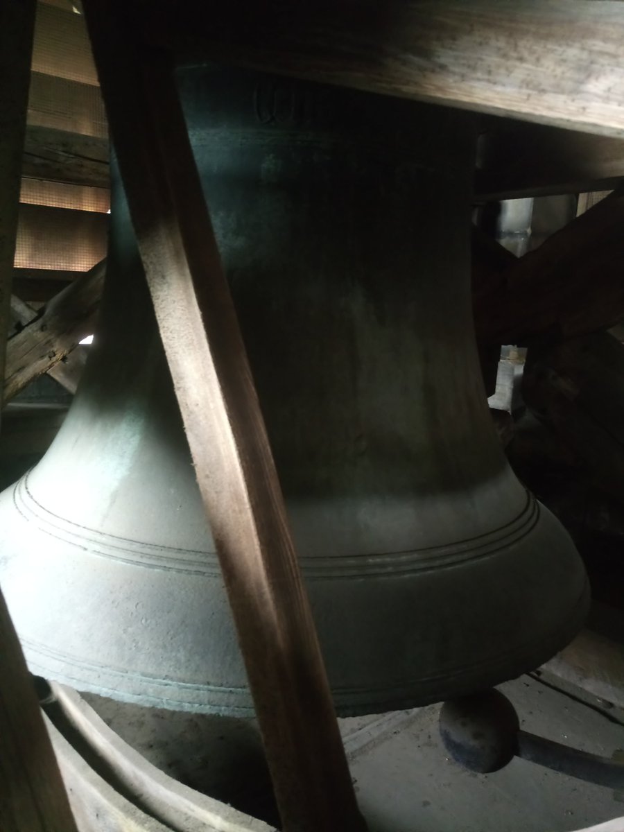 PaulKendall2's tweet photo. This bell was sounded from this clocktower at St Albans before the first Battle of St Albans on 22 May 1455.
WARS OF THE ROSES available from @penswordbooks
https://t.co/dMv3TyI1iF
#warsoftheroses #stalbans #stalbansclocktower #stalbansmuseum @stalbansmuseums https://t.co/lsL50rmbeX