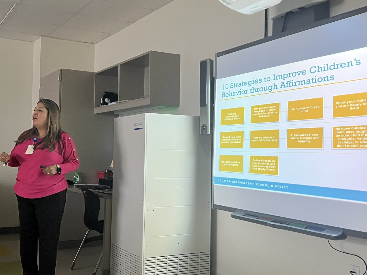 MrsAPerez_3rd's tweet photo. @lauraEPerez5; @HISDFACE Thank you for the great workshop provided to our parents today! 💕🐻@Roosevelt_HISD https://t.co/LSUNiVNt39