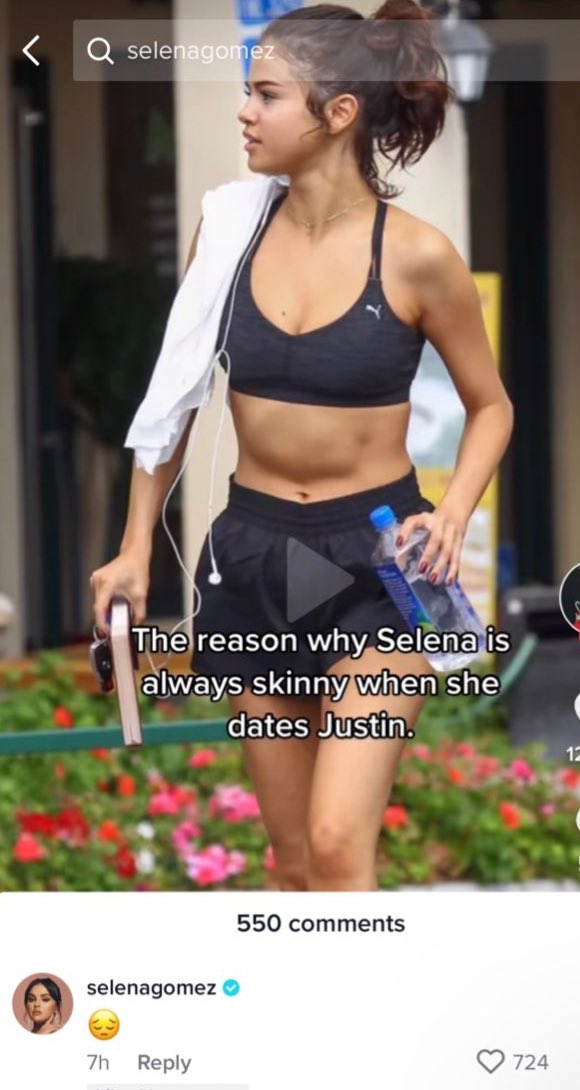 CanadianWorry's tweet photo. año 2023 , selena gomez sigue comentando cosas relacionadas a su ex quien HACE 5 AÑOS QUE ESTA CASADO, porque siguen poniéndola como víctima no entiendo, solo se que es enfermizo esto, y es lo que motiva a sus fans y fans de jelena a seguir acosando a hailey y Justin https://t.co/jhbB2vfntF