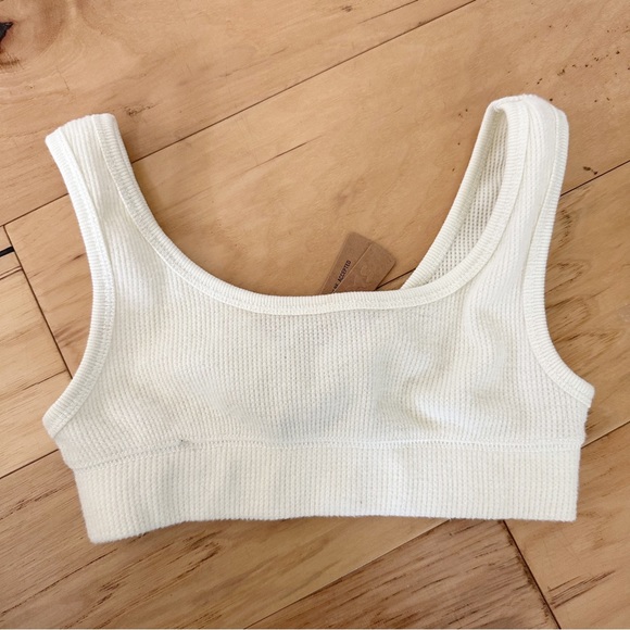 Closetconfessio's tweet photo. So good I had to share! Check out all the items I'm loving on @Poshmarkapp #poshmark #fashion #style #shopmycloset #katespade #skims #meilange: https://t.co/IFThxKh64k https://t.co/ALAOIxtGYt