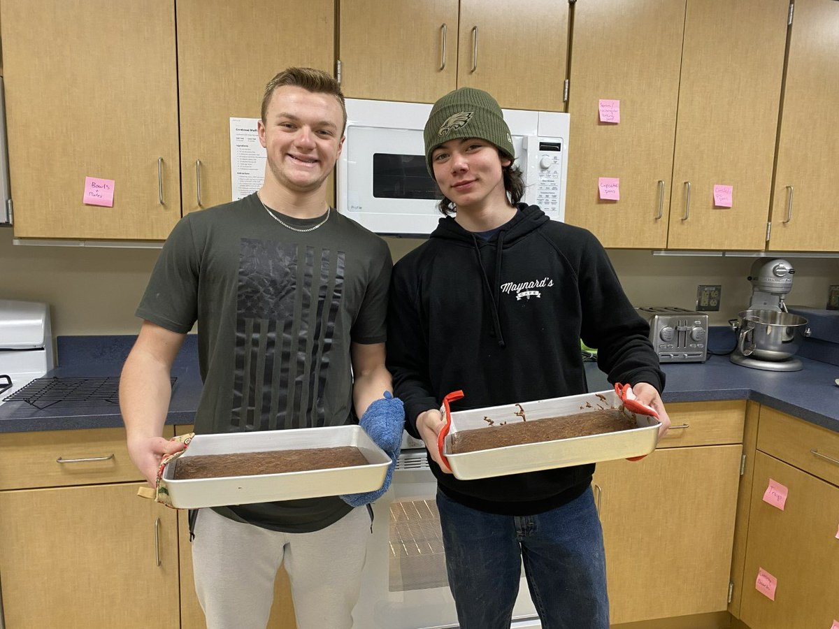 WendyD_Angelo's tweet image. What better way to wrap up a &quot;Valentine&apos;s&quot; week of learning all about chocolate ( its history, its sourcing, its production, and its varieties) than by making some yummy brownies @PennDelco #FCS #KitchenScience