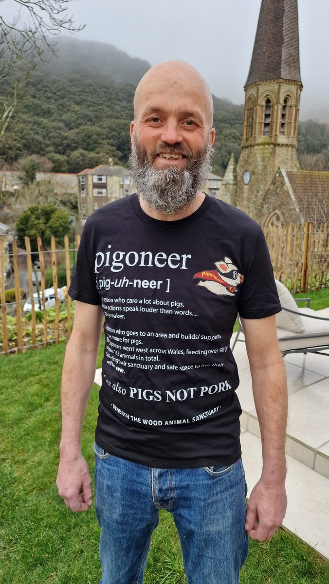 VeganVPF's tweet image. Need a new tee shirt?

This is what all the cool kids are wearing.

Produced by the awesome @VivaLa_Vegan  with all profits going straight to @BTWsanctuary 

Get new clothes and feed some pigs at the same time.

#Pigoneer