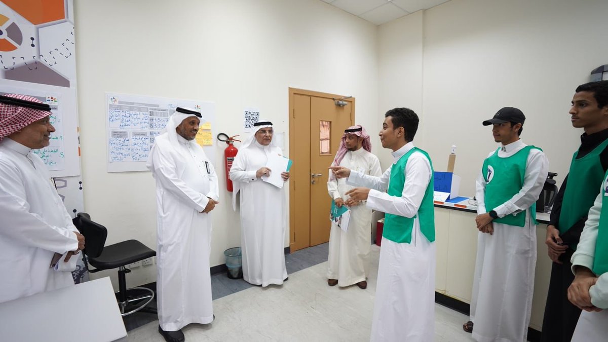 اختتمت اليوم، فعاليات المرحلة الأولى لملتقى #تحدي_STEAM والذي نفذته إدارة نشاط الطلاب بالمركز العلمي، بحضور المساعد للشؤون التعليمية، وبمشاركة 18 فريقًا من مدارس #تعليم_جده