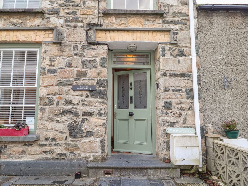 🥰 Re-Fresh Thursday! 🥰

Shining a light on our property make-overs, today we showcase Carnorfa in Newport, Pembrokeshire which now hosts a fantastic new kitchen!

Sleeping 6 in 3 bedrooms & dog friendly, BOOK TODAY for a coastal holiday to remember!

➡️ welsh-cottages.co.uk/1037905