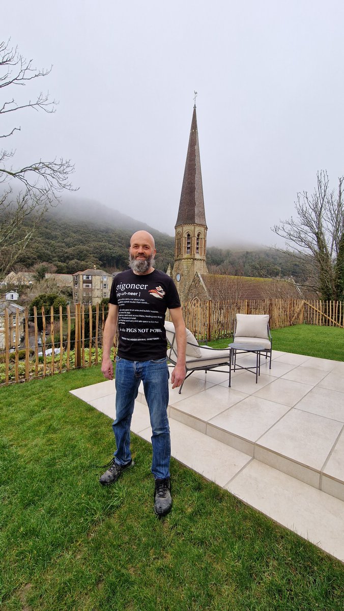 VeganVPF's tweet image. Need a new tee shirt?

This is what all the cool kids are wearing.

Produced by the awesome @VivaLa_Vegan  with all profits going straight to @BTWsanctuary 

Get new clothes and feed some pigs at the same time.

#Pigoneer