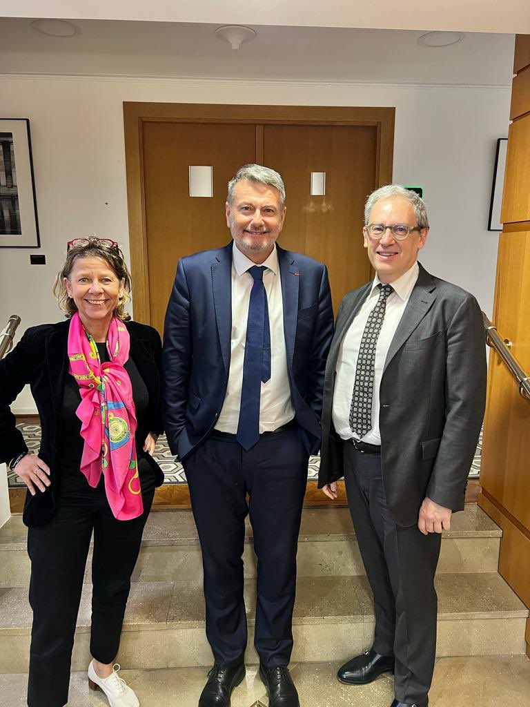 OlivierSaumon's tweet photo. Ce matin nous étions reçu avec @mjouanneauavoc1 par @GavaudanJ, président du @CNBarreaux, pour échanger sur nos ambitions pour notre barreau qui se doit d’être un exemple de modernité, d’intégrité et d’égalité ainsi que sur notre vision pour préserver l’unité de la profession https://t.co/vbyVtoUIua