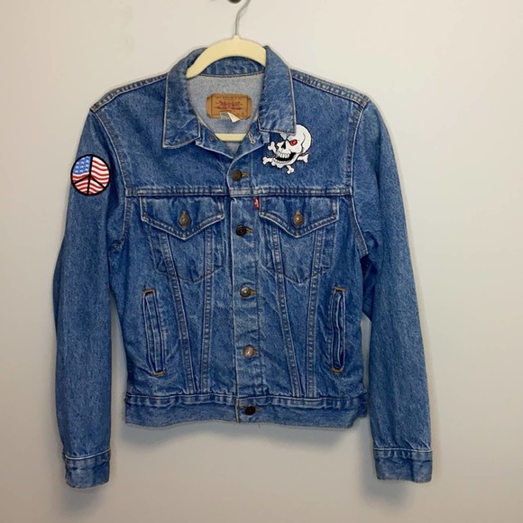 the_pifer's tweet photo. So good I had to share! Check out all the items I'm loving on @Poshmarkapp #poshmark #fashion #style #shopmycloset #levis #bcbgeneration: https://t.co/Y09vRFHW0C https://t.co/d8DQtCgdfH