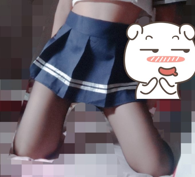 yuwan053's tweet photo. 这是什么姿势😝？（和前几天的照片一起拍的，黑丝出片率就是高） https://t.co/Cuoq4rQ1pR