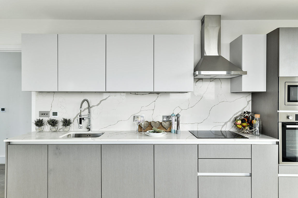 KeyIntDesigns's tweet photo. Each fully fitted kitchen features a beautiful single piece of marble-effect splashback and countertop, which contrasts perfectly with the matt finish of the units and brushed metal of the integrated A-rated appliances. Key Kitchens - info@keyinterioranddesigns.com https://t.co/Lsl75cYjqF