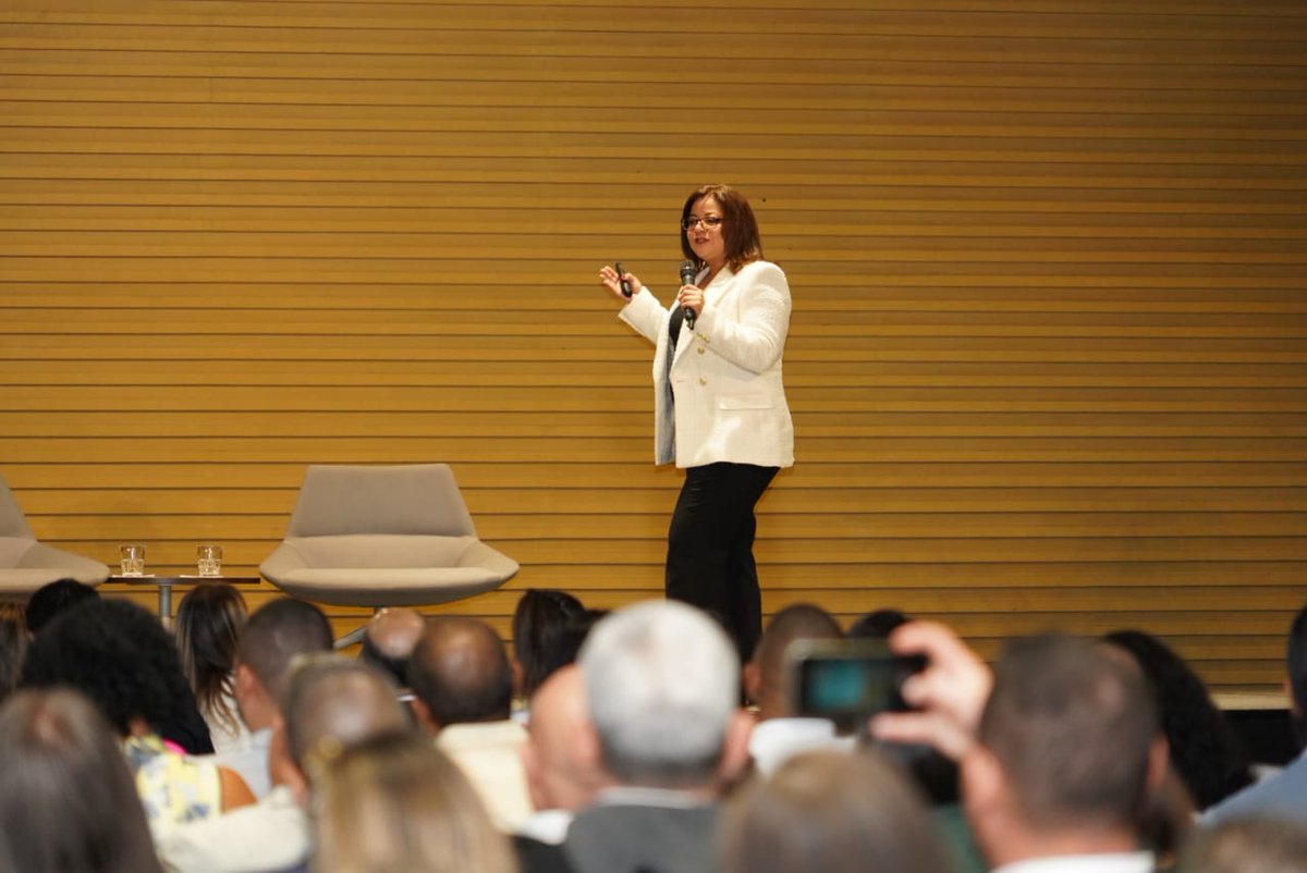 SSociedades's tweet photo. 👉 #Capacitamos jurídica e integralmente a los miembros electos de las Juntas Directivas de las Cámaras de Comercio del país, mediante la presentación del marco normativo 2023, expuesto por funcionarios de la Supersociedades.

#EncuentroNacional #Pedagogía #TejidoEmpresarial https://t.co/EjtJ3zHQMp