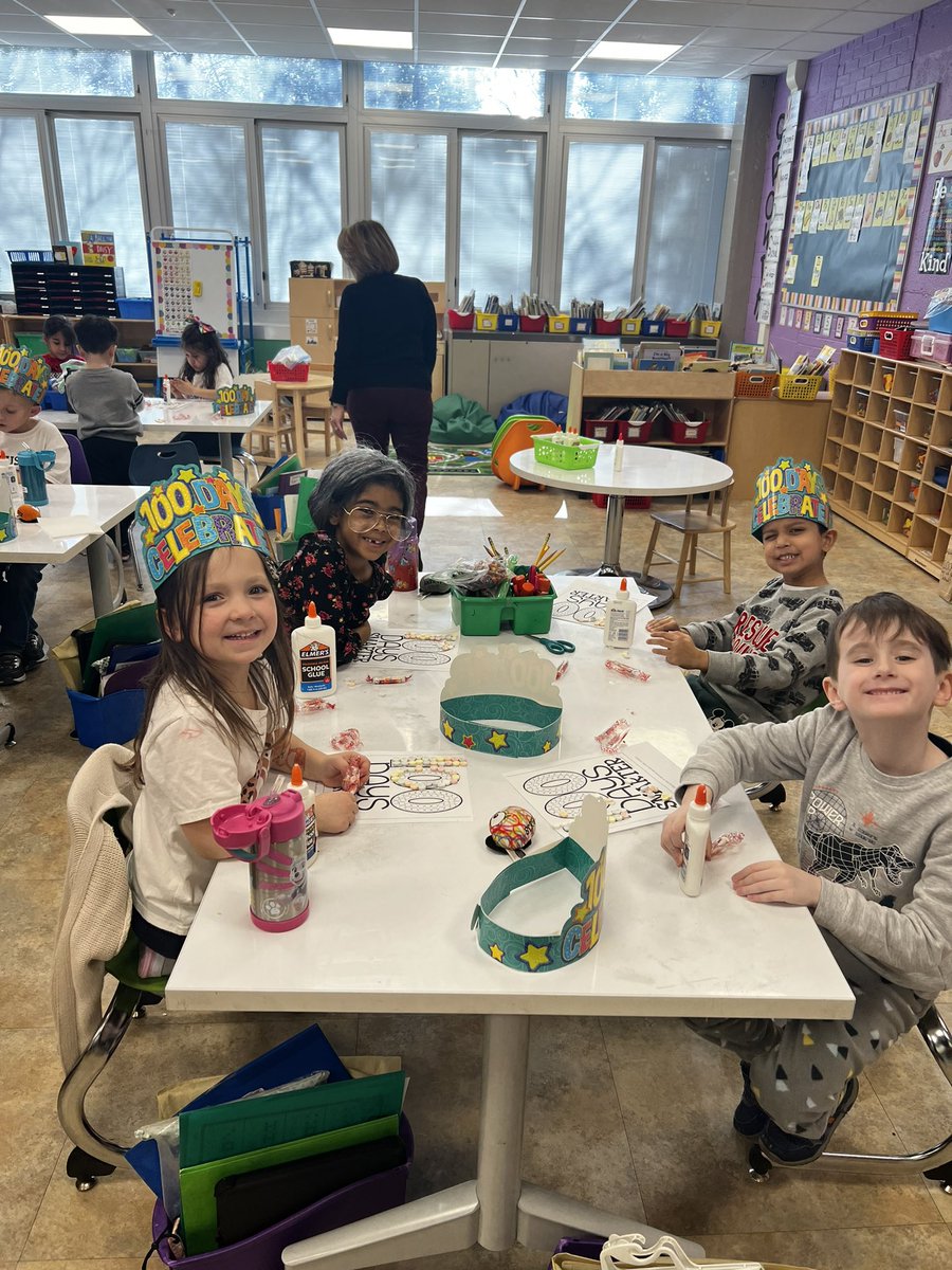 littleklearners's tweet photo. What a week! 💯day of school and Valentine’s Day 💕 #MineolaProud @MeadowDriveElem https://t.co/T1jMnArLCN
