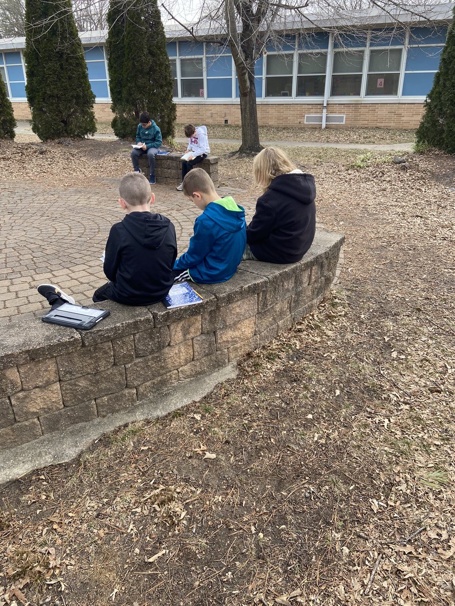 MissDott_'s tweet photo. 60 degree day in February? I could not NOT IDR outside 😎 #WhitmanSmilesAndShines https://t.co/PM6FXivPn7