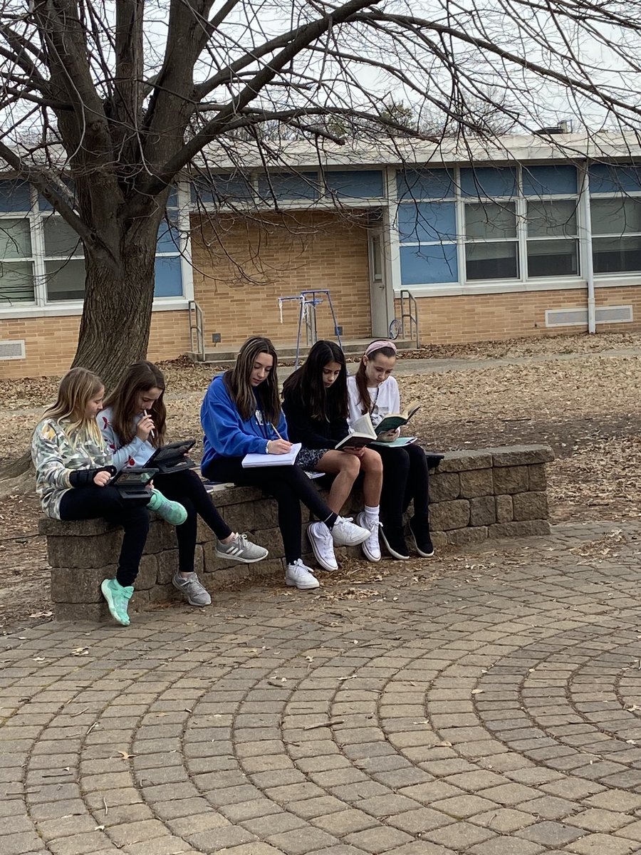 MissDott_'s tweet photo. 60 degree day in February? I could not NOT IDR outside 😎 #WhitmanSmilesAndShines https://t.co/PM6FXivPn7