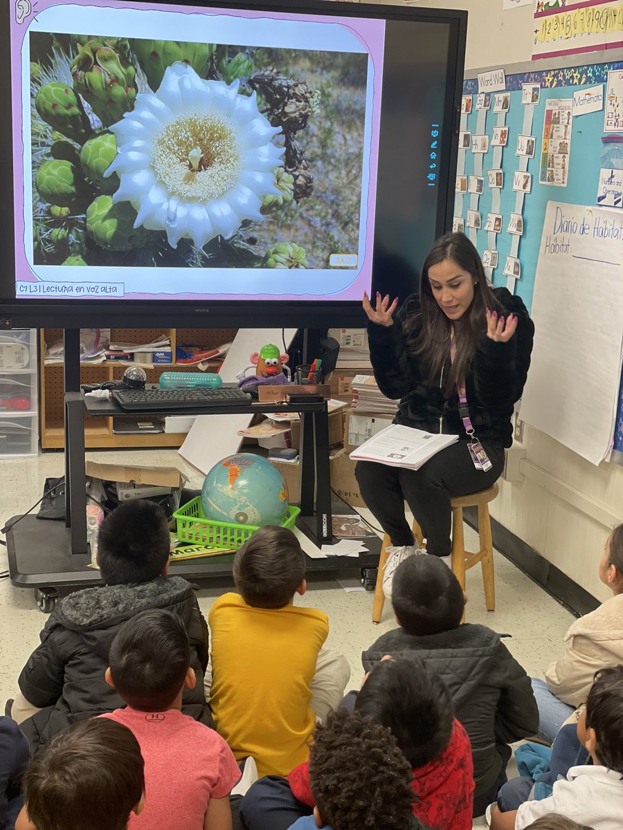 Ms. Gamez raising the rigor <a href="/LibraryLipscomb/">Lipscomb Librarian</a>! Her 1st grade dual language students are comparing desert habitat to artict habitat in English AND. Spanish! @disdRegion2 <a href="/LauraRubioGarza/">Laura Garza</a> <a href="/MarshallforDISD/">Dustin Marshall</a>