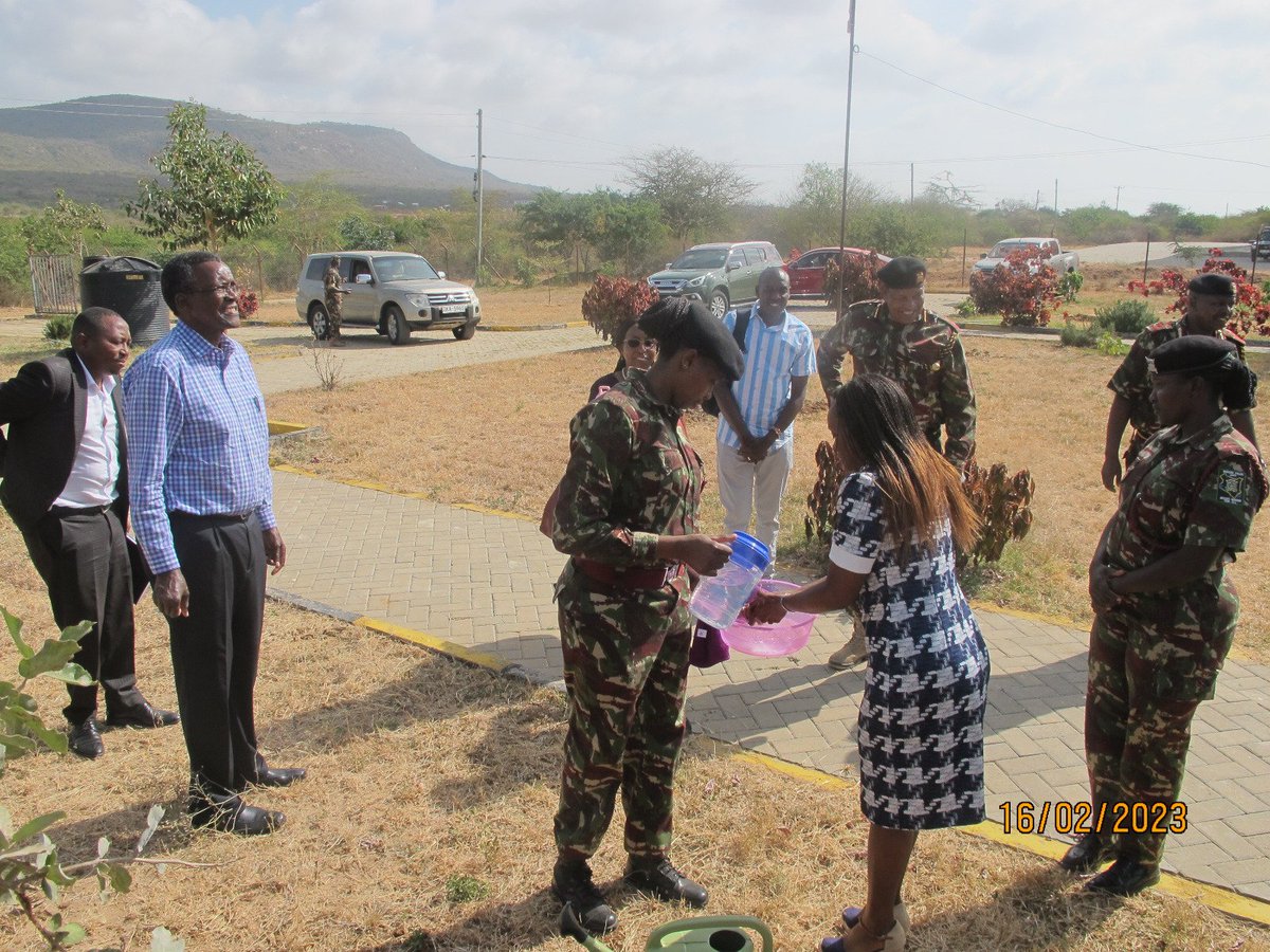 PPReforms_Ke's tweet photo. The Chairperson Chief Justice (Emeritus), @dkmaraga &amp; the Vice Chairperson, @KuiKariukiC today engaged the instructors and senior management of Kanyonyoo Border Police Training Unit in Kitui County. They inspected a new hospital facility ready for opening in a week.
#TeamKitui https://t.co/aqQyBPpyQS