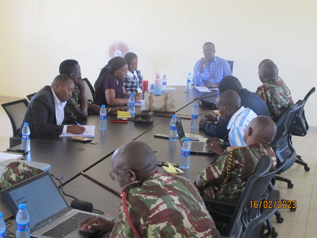 PPReforms_Ke's tweet photo. The Chairperson Chief Justice (Emeritus), @dkmaraga &amp; the Vice Chairperson, @KuiKariukiC today engaged the instructors and senior management of Kanyonyoo Border Police Training Unit in Kitui County. They inspected a new hospital facility ready for opening in a week.
#TeamKitui https://t.co/aqQyBPpyQS