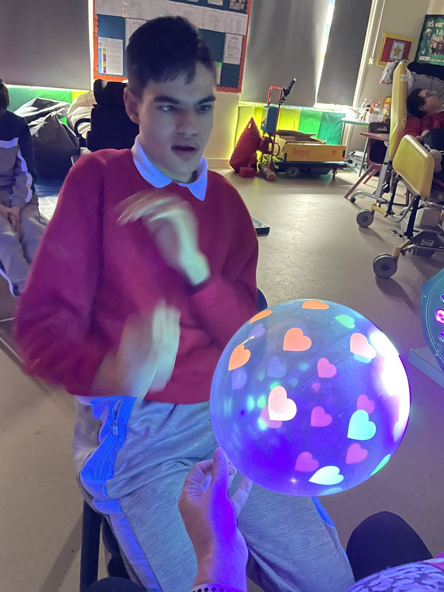 YsgolHenFelin's tweet photo. #YHFSEREN-We were ‘Resourceful Roxy’s’ exploring ‘Day and Night’ today. #Core4 https://t.co/pMJvzcWOeC