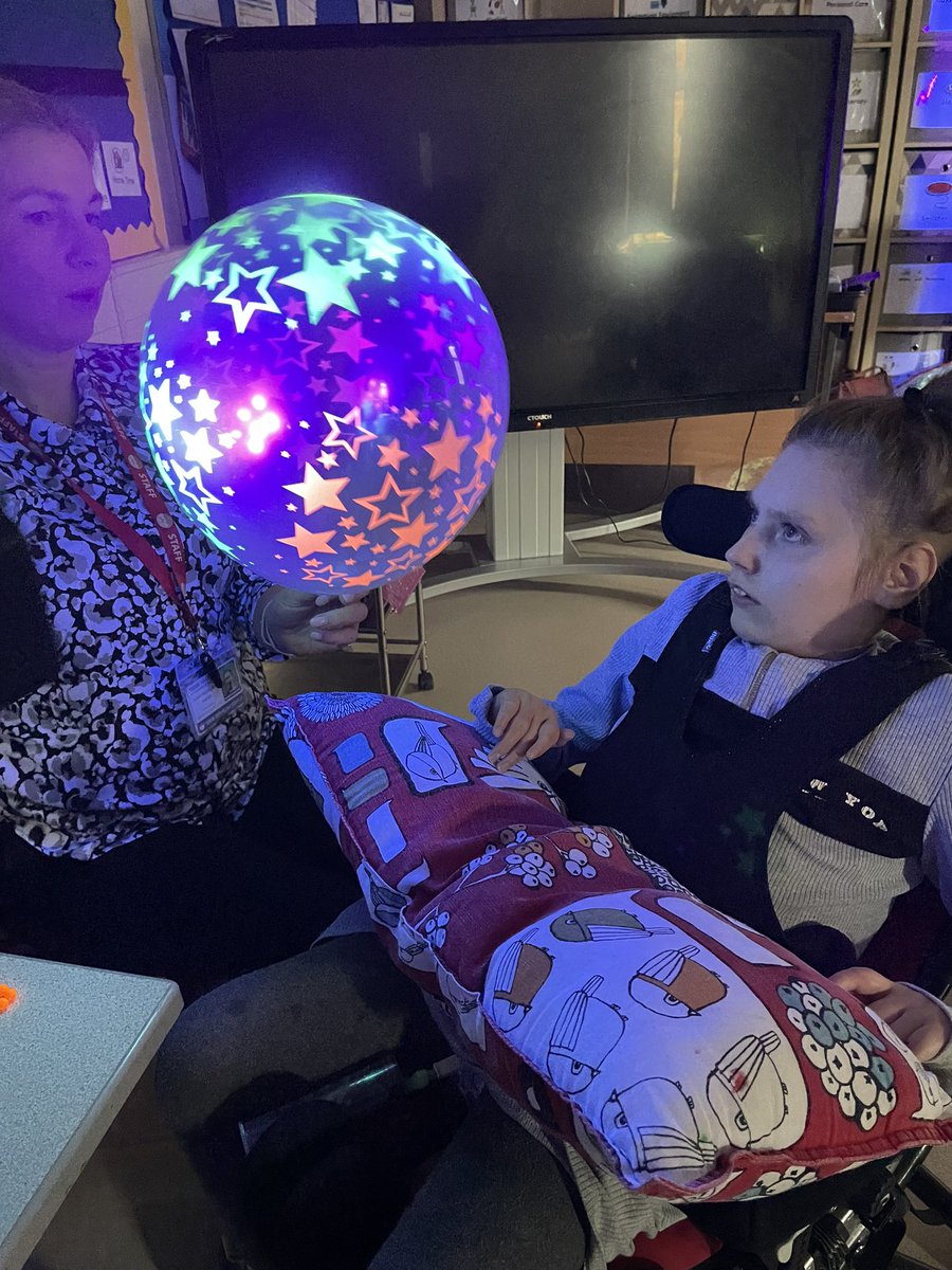 YsgolHenFelin's tweet photo. #YHFSEREN-We were ‘Resourceful Roxy’s’ exploring ‘Day and Night’ today. #Core4 https://t.co/pMJvzcWOeC