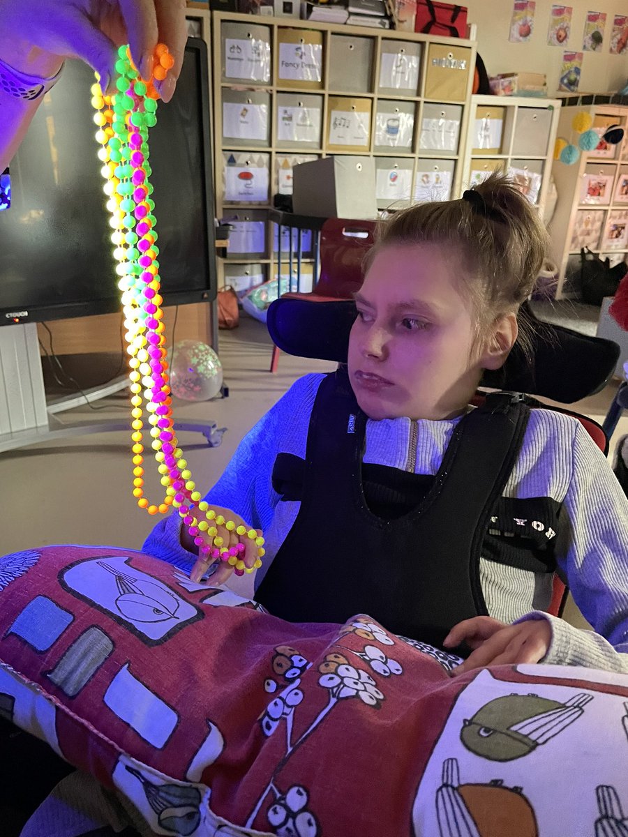 YsgolHenFelin's tweet photo. #YHFSEREN-We were ‘Resourceful Roxy’s’ exploring ‘Day and Night’ today. #Core4 https://t.co/pMJvzcWOeC