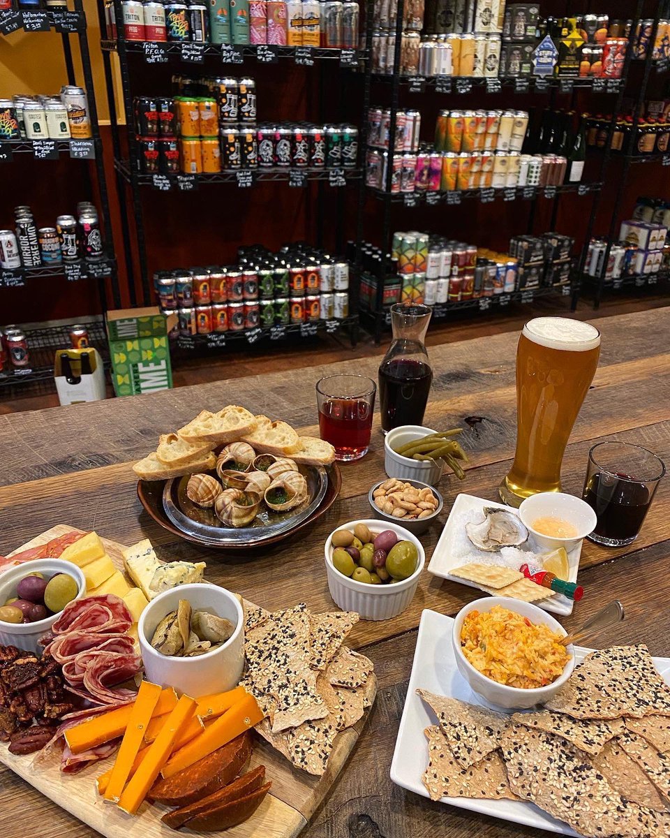 GoosetheMarket's tweet photo. it’s always sunny in the #GooseCellar 🧀🍺 #MysteryBeers just $2 on Thursdays — no one knows what it is till you open the #BagBeer https://t.co/X2TMU3AqVS