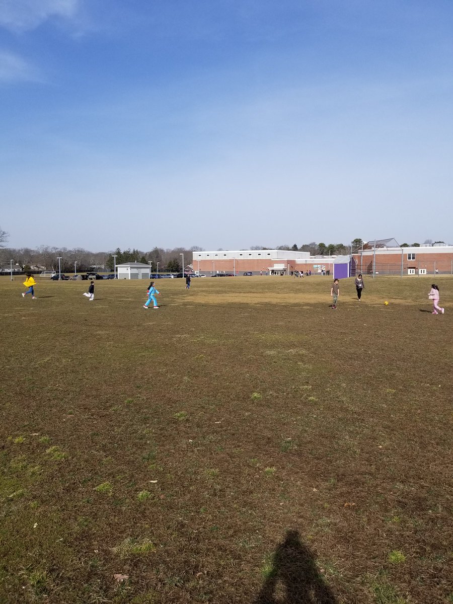 Koberm06's tweet photo. There is no way we were missing time outside on this amazing sunny day! #hbstrong #wearehb #engagehb https://t.co/f0a0Um0BiI