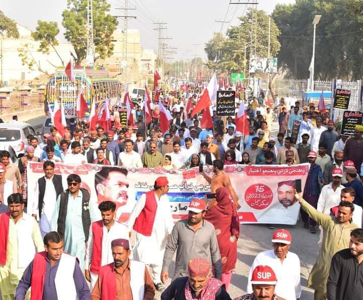 سنڌ يونائيٽيڊ پارٽي پاران سنڌ جي گڏيل مسئلن تي سنڌ مارچ لاء جيڪو اتر سنڌ۾  سکر کان ڪراچي تائين روٽ اختيار ڪيو آھي ان سان تمام ملڪي ۽ سنڌ تي سياسي ۽ سماجي طور گھرا اثر پوندا ۽ ديرپا ۽ لاڀائتا نتيجا نڪرندا جنھن سان وڏيون تبديليون اينديون
#SindhMarch
<a href="/Sayed_ZainShah/">Sayed Zain Shah</a> 
<a href="/ferozbabbar/">FerozBabbar</a>