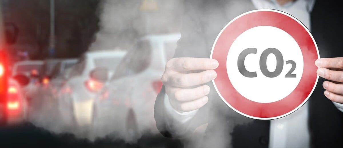 nextcars's tweet photo. En effet, lorsque vous achetez un véhicule, si celui-ci pollue trop, vous devrez alors payer un malus écologique. 
En d’autres termes, il s’agit d’une sorte d’amende venant sanctionner les voitures dépassant un seuil de déclenchement. 🚘 https://t.co/PuF0zSzpDX https://t.co/Ff4UPcBJsP