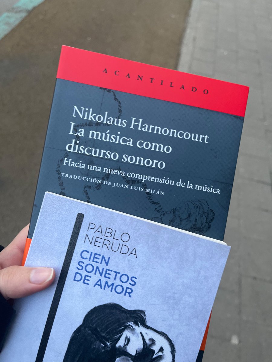 jumanapz's tweet photo. Encontré una librería hispana en Bruselas. Que felicidad https://t.co/nLXVBZS4kS