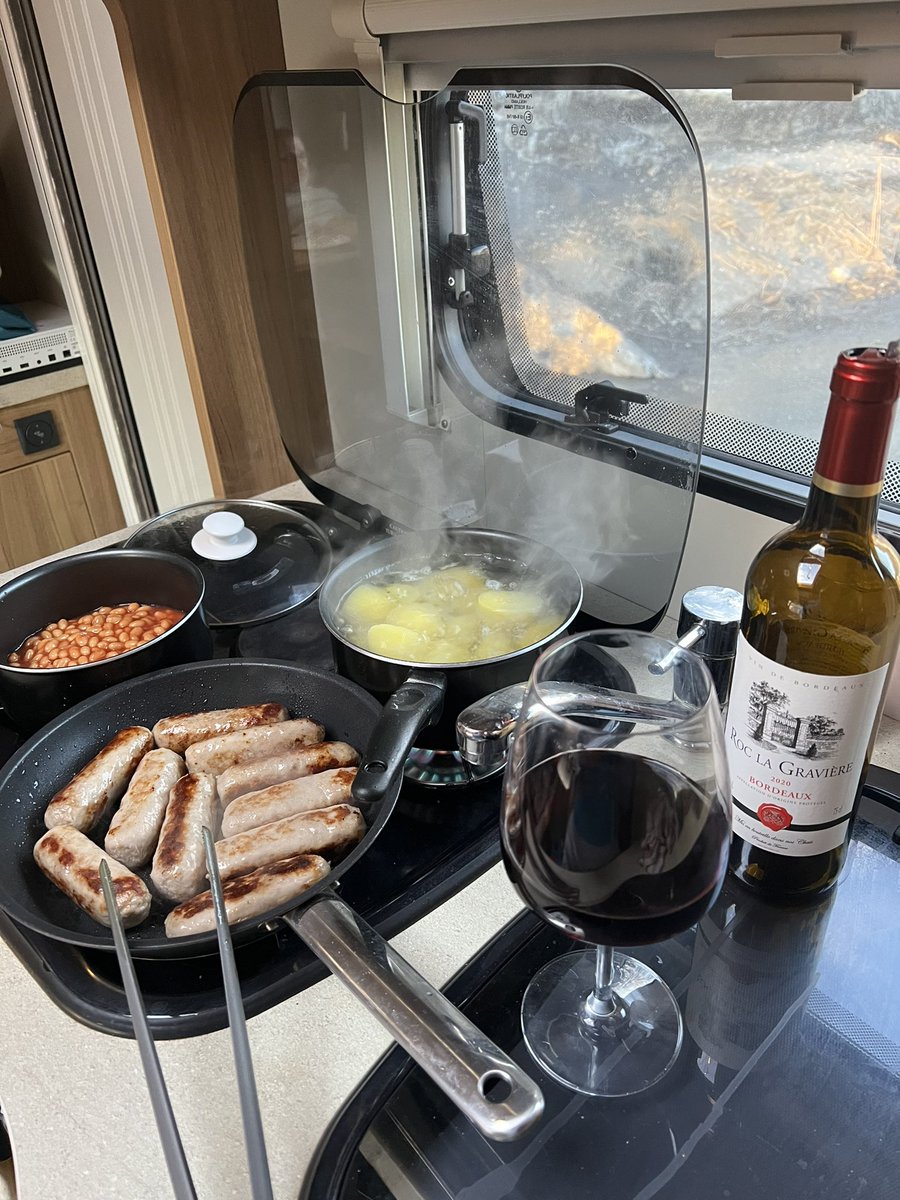 v10let_1's tweet photo. Van life.
Happy to only have to concentrate on my boarding technique & not burning the sausages.
#backtorealitysoon https://t.co/P4X4VdIjuO