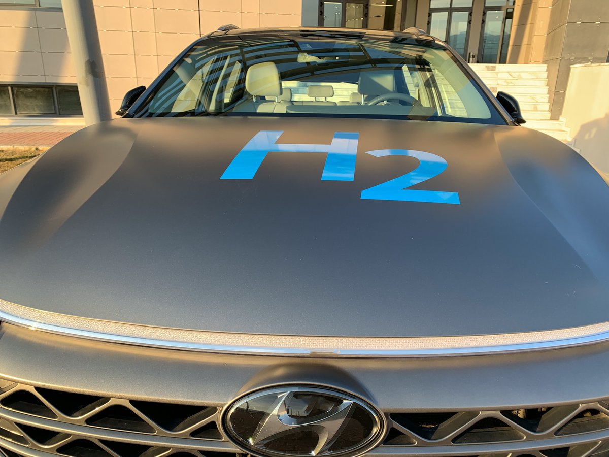 The 🥇first #Hydrogen 🚘 car in #Greece with #fuelcells 🤩
<a href="/Chatzimarkakis/">Jorgo Chatzimarkakis</a>
<a href="/H2Europe/">Hydrogen Europe</a> 
<a href="/HyundaiGreece/">Hyundai Greece</a> 
<a href="/Hyundai_Global/">Hyundai Worldwide</a> 

#hyundai #hydrogeneurope #hydrogeneconomy #greenhydrogen #greendeal #zeroemission #hydrogencar #αυτοκίνητουδρογόνου #κυψέλεςκαυσίμου #υδρογόνο #HydroZen