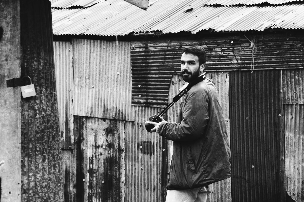 Hi
Have a nice time🖐
Whenever I am behind the camera and I want to take a picture, I smile
It's really strange for me too 😅
I think that I enjoy watching scenes from behind the visor😅
your seconds be enjoyable😍
The link to some of my works is in⬇️
I need your support, dears❤️