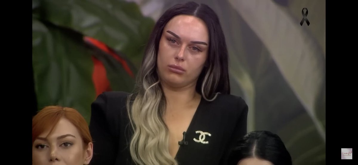 bu niye ismi cikinca agliyo, bagiriyo? sende ordaki herkes gibi yarismaci degil misin? niye senin adın yazılamıyo? #kismetseolur