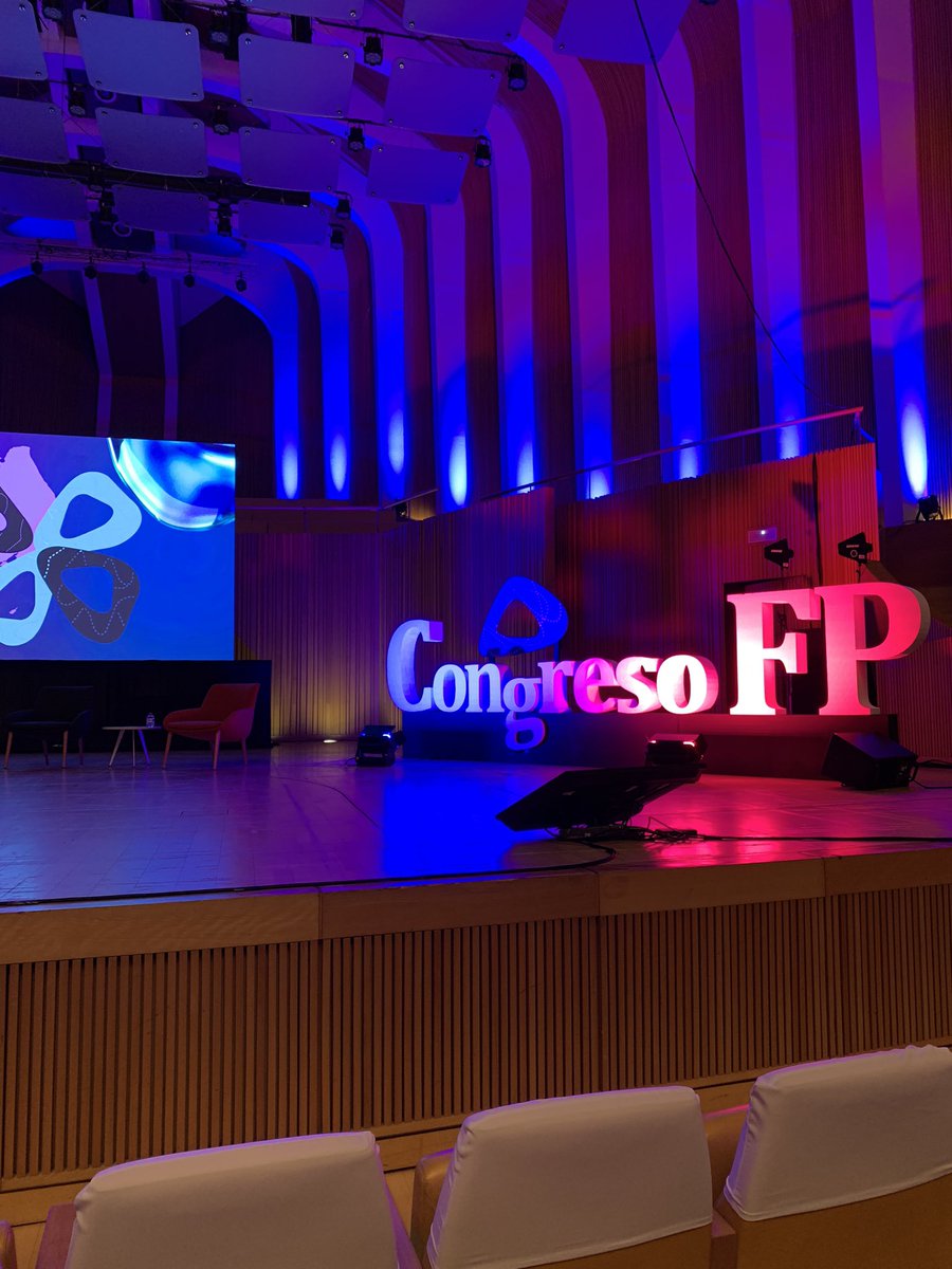 Ahir vam assistir al #IICongresoNacionalFP on la nostra Cap de Desenvolupament Sostenible @bhlaaura va donar l’opinio de l’alumnat sobre la situació actual de la FP💙🙌🏼