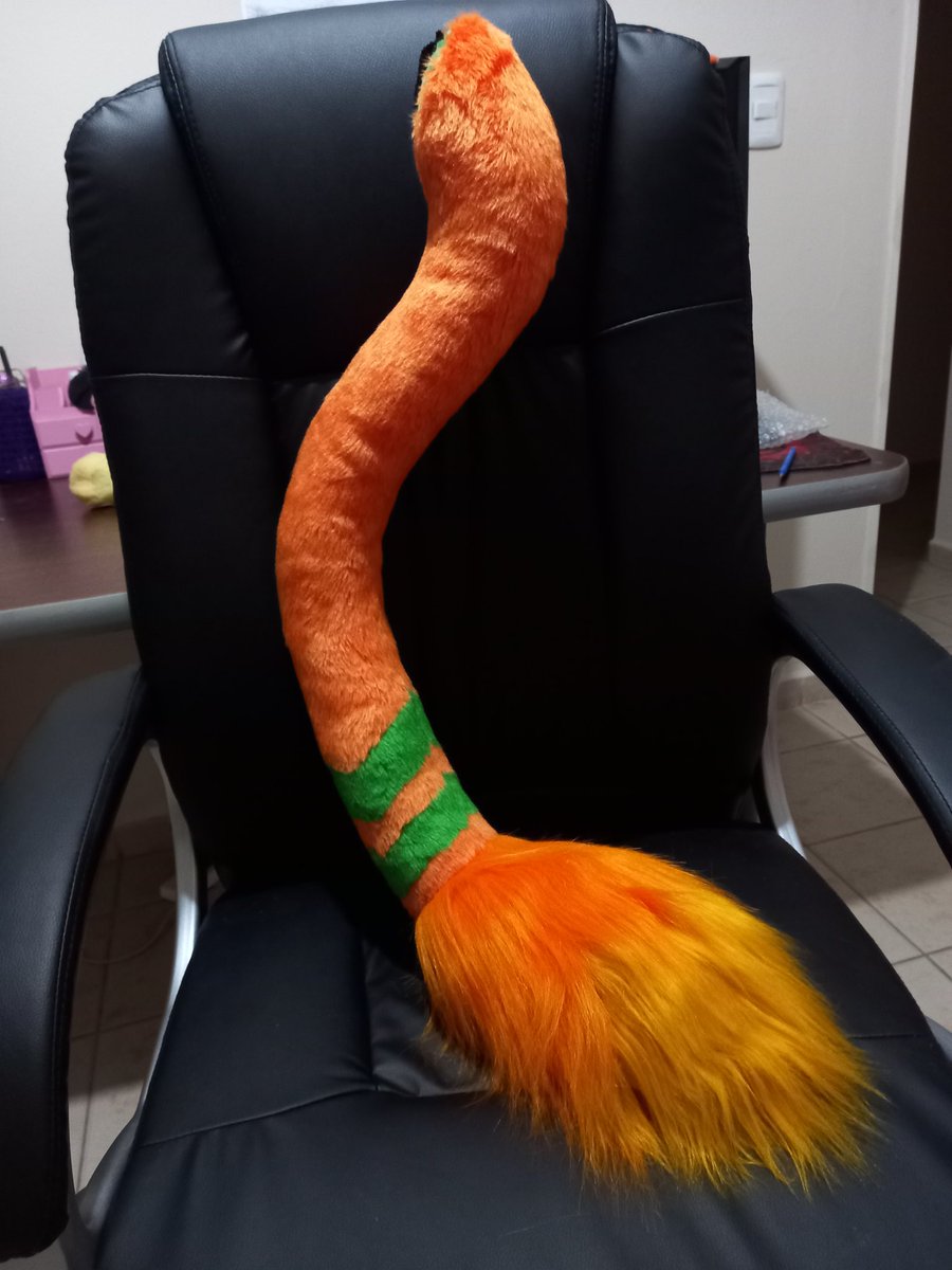 ChainaSilverfox's tweet image. Tail~ 🦁🐾