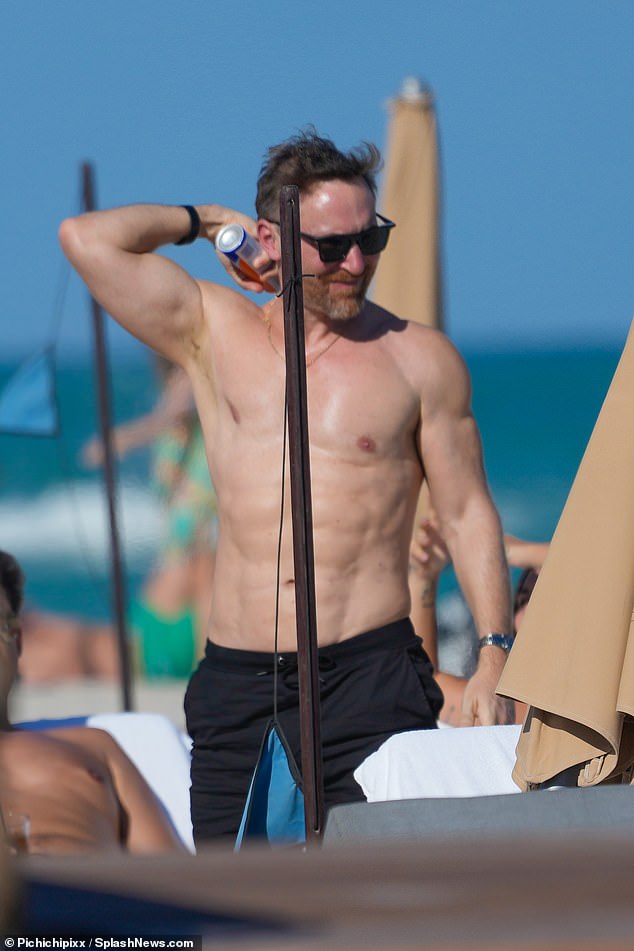 FpGljZ-akAseLG-?format=jpg&name=medium