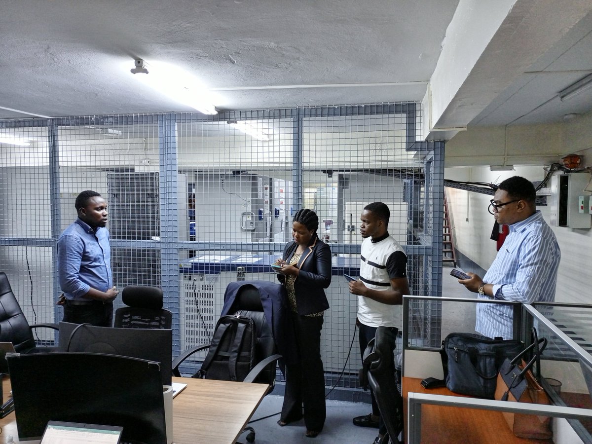 Afin d'initier et de rendre le laboratoire d'investigation de Baney en Guinée équatoriale autonome en matière de surveillance génomique du SARS-CoV-2, @inrb_kinshasa a accueilli deux membres de ce laboratoire pour une formation de 15 jours, soutenue par @WHOAFRO /EPR Hub de Dakar