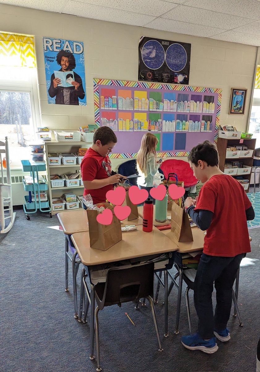 MT_Gr3's tweet photo. We had so much fun exchanging valentines and letting our friends know that we appreciate them! #ValentinesDay #MTAreWe #Juster3 https://t.co/D4a1zMjINo