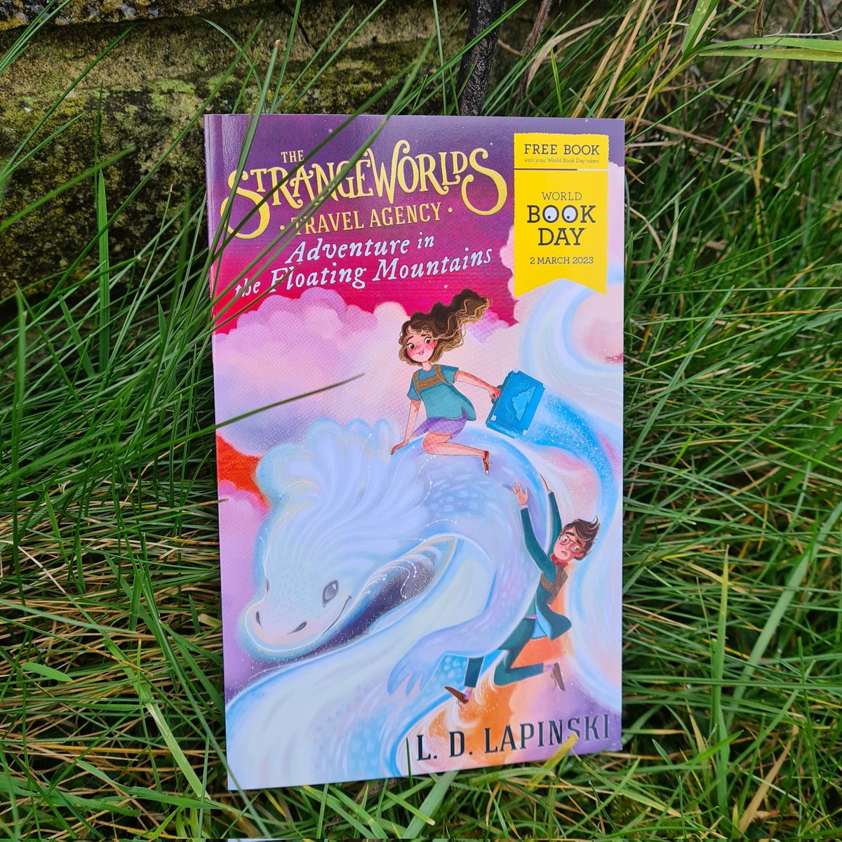 Sana_Lewis's tweet photo. Okay, just finished @ldlapinski 's Strangeworlds #WorldBookDay piece, Adventure in the Floating Mountains and it is PURE magic. The atmosphere is all sky bright and fizzly with joy and if you don't feel lighter after reading it I'll be shook. https://t.co/2e4UQqv0Fa