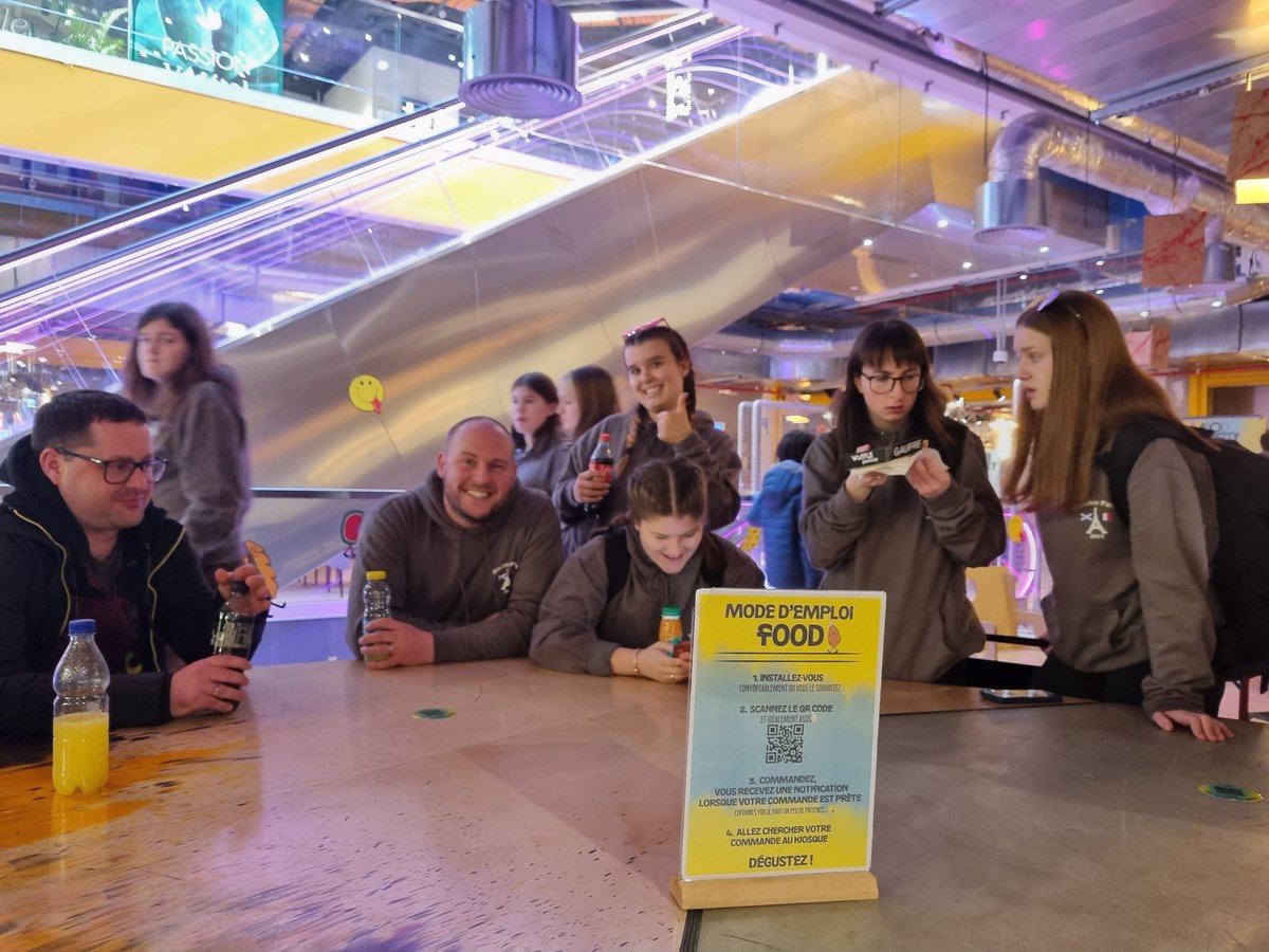 À l'Atelier des Gaites, Montparnasse.  Gauffres, Sorbets, and Ice-creams to stave off the fatigue. #BrechinParis23 
<a href="/BrechinLanguage/">@BrechinLanguages</a> @BrechinEnglish <a href="/BrechinHigh1/">Brechin High School</a>