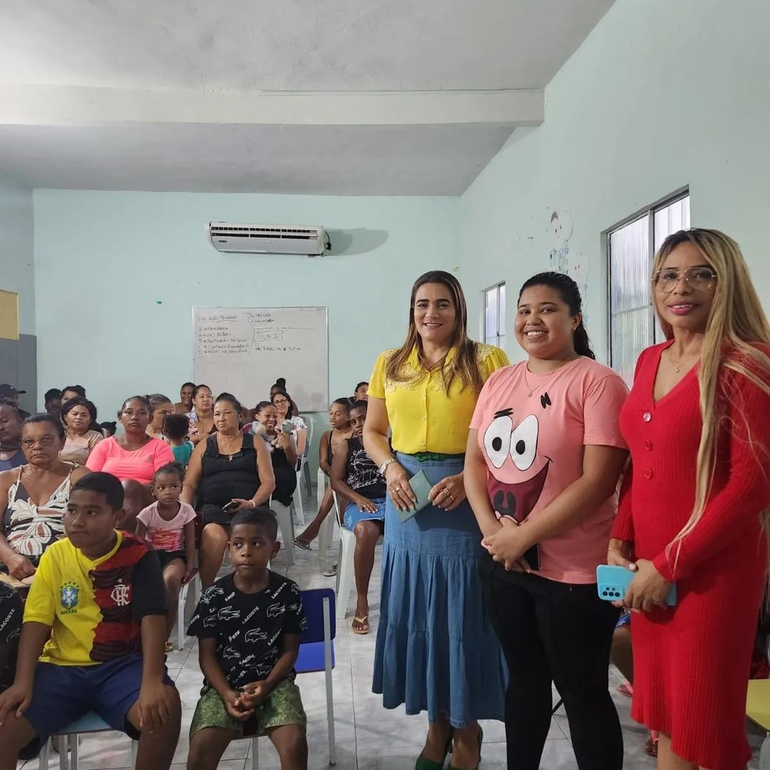 srigovma's tweet photo. A Secretária de Relações Institucionais do Maranhão, @silviacarlaferreira.scf, visitou a Associação Comunitária Renascer da Vila São Luís. 
Somos felizes fazer parte desta história através do @governoma que tem se dedicado ao crescimento e Educação do povo maranhense. https://t.co/vL8409zHD3