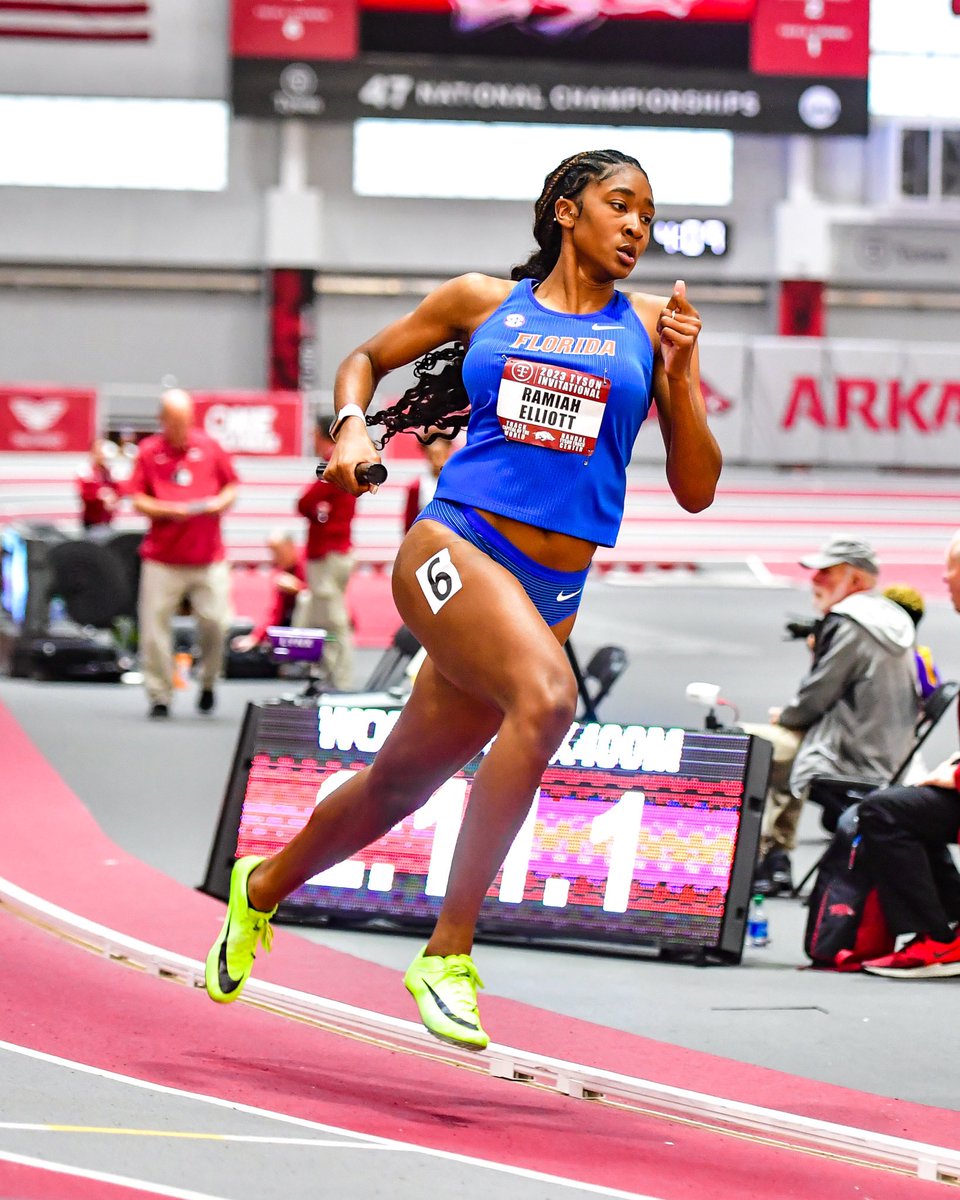 Vote for the #NCAATF Photo of the Week 📸

1️⃣ <a href="/IlliniTrackXC/">Illinois Track & Field and Cross Country</a> Finish strong 💪
2️⃣ <a href="/StanfordXCTF/">StanfordXCTF</a> Hands off to ya 🤝
3️⃣ <a href="/OregonTF/">oregontf</a>  Ducks fly together 🦆
4️⃣ <a href="/GatorsTF/">Gators Track and Field & Cross Country</a> Picking up speed 😎