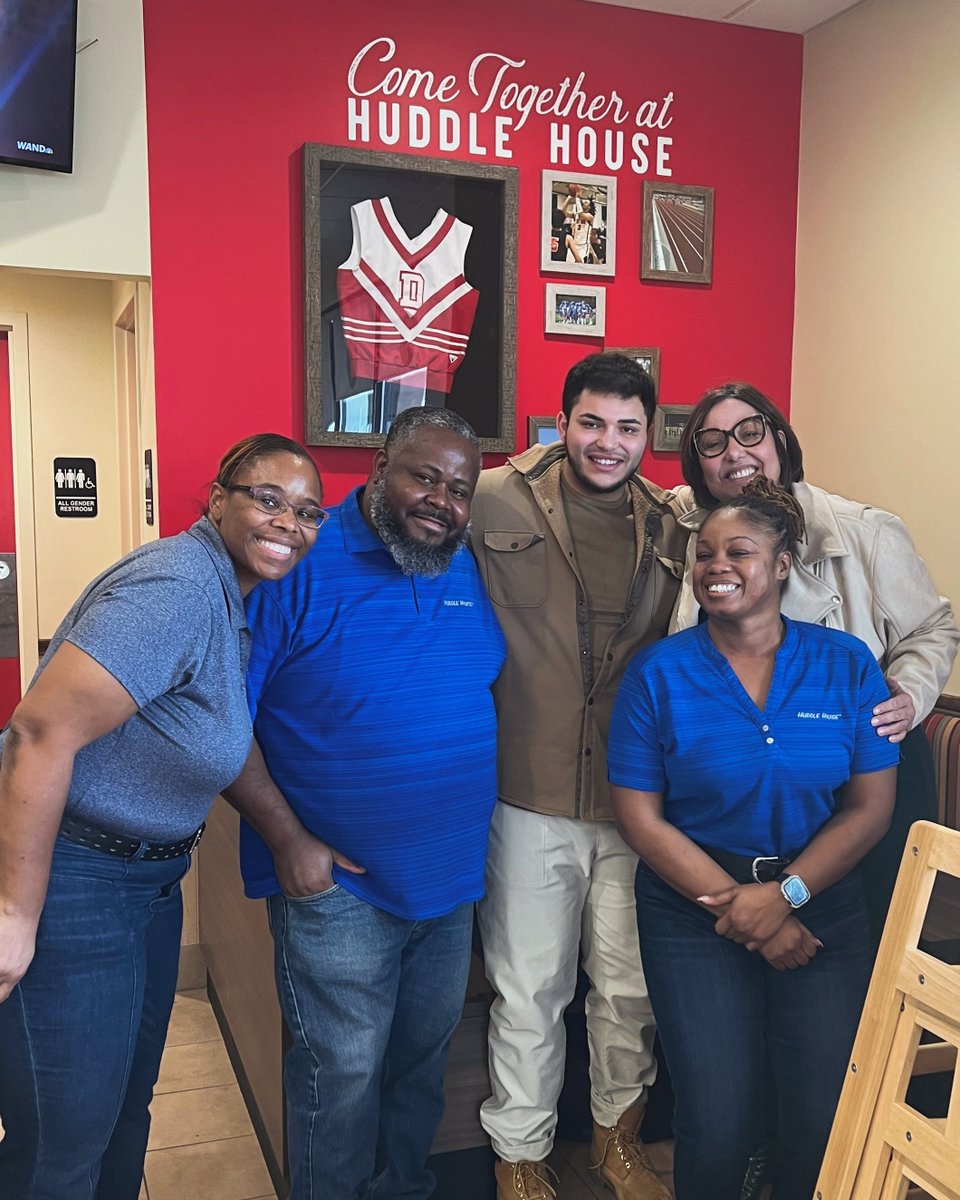 RIDecatur's tweet image. We had the pleasure of visiting the brand new Huddle House! 🍞 🍳 🥓 🥐 🥚 

The next time you stay with us, make sure to check them out! 
.
.
.
#ResidenceInn #DecaturIL #ForsythIL #ExtendedStay #SuiteLife #BusinessTravel #FamilyTravel #TravelIllinois #PetFriendly