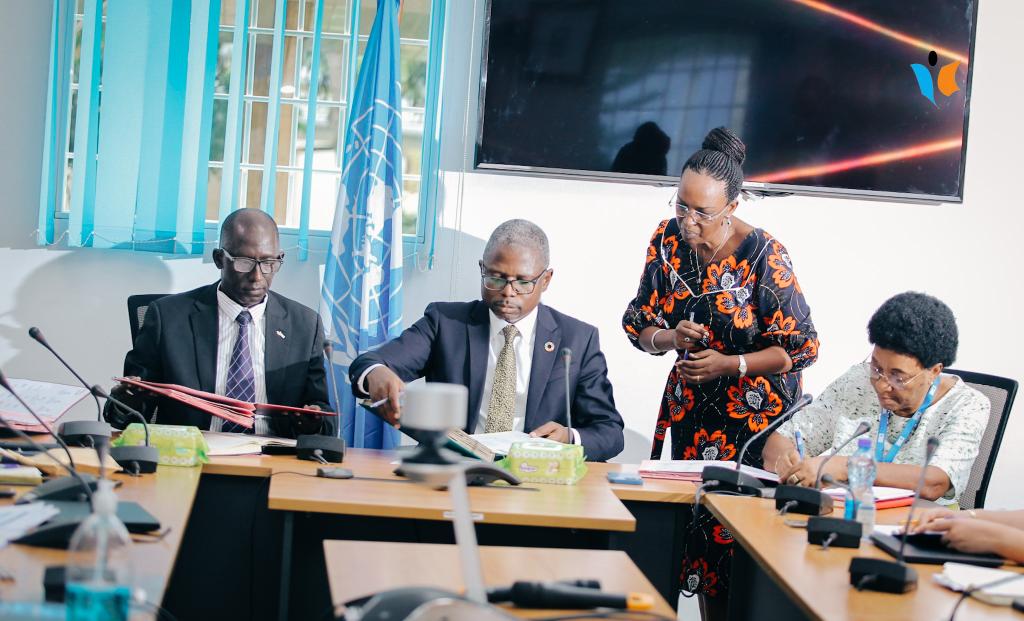 ✍🏾 Signature d'un accord de partenariat entre <a href="/UN_Burundi/">Nations Unies au Burundi</a> et <a href="/UB_Rumuri/">Burundi University</a>, <a href="/Ulbuja/">Universite Lumiere de Bujumbura</a> ainsi que <a href="/Univ_Ngozi/">UNIVERSITE DE NGOZI</a> ce 16/02/2022 en @MairieBuja

🎯 Objectif: faciliter la coopération et la collaboration pour les investissements collectifs dans le cadre de la réalisation des #ODD au #Burundi