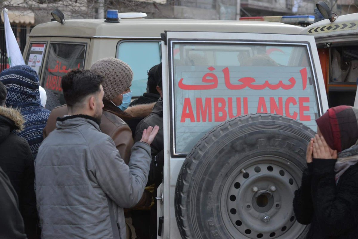 warmediateam's tweet photo. #Iraq's humanitarian #aid team provides medical support to families living in shelters after their homes were abandoned in #earthquakes in #Aleppo governorate 

#War_Media_Team 
#Popular_Mobilization 
#Public_Media_Directorate https://t.co/3Ui50g3qIF