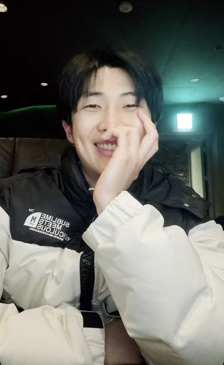MakdadZineb's tweet photo. He's SOOOOOOOOOOOOOO cute 🥺🥺🥺🥺
#Namjoon #RMLive https://t.co/dKykMUpoio