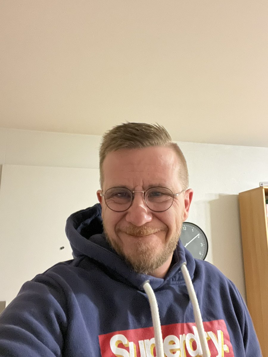 Grüezi 😊 heute ist hier „Schmutziger Donnerstag“ 
Deshalb einige Tipps für euch Feiernden!
-Don’t Drink and Drive
- Kennt eure Grenzen beim Alkohol 
- Helft, wenn andere in Not sind
- #keineGewaltgegenRetter 

Ich kostümiere mich auch gleich 🤡