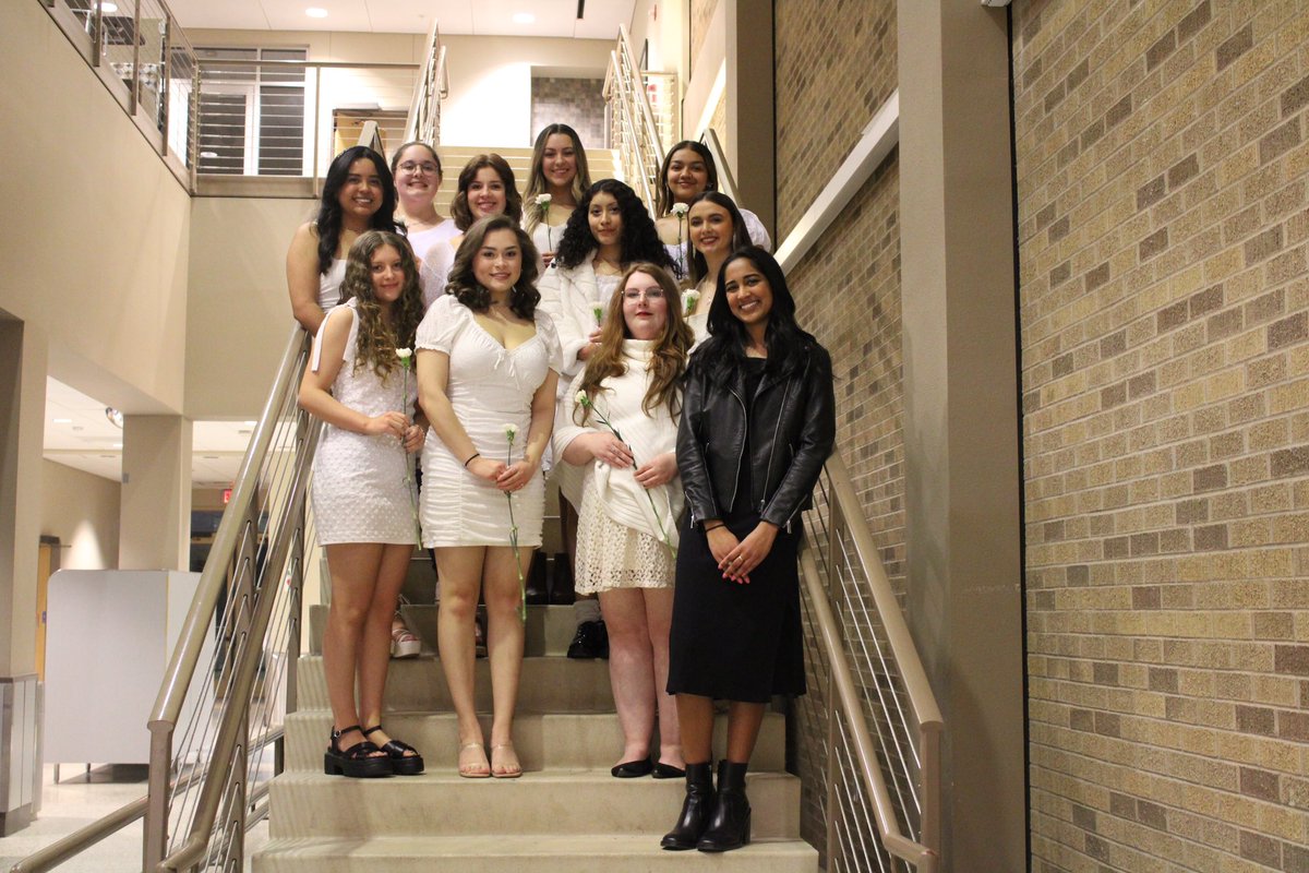 a_o_e_texastech's tweet photo. throwback thursday💙🤍
we had such an amazing recruitment this semester, and we welcomed 10 lovely candidates into the Beta Epsilon class! we are so proud of all of you, as y’all are almost done, and we can’t wait to see what amazing things you will do in the Beta Alpha chapter https://t.co/m8WHN4iLsx
